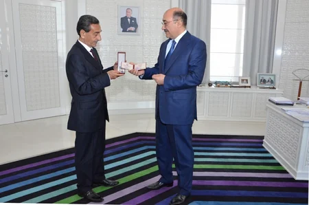 Nazir Balakişi Qasımova “Tərəqqi” medalını təqdim edib