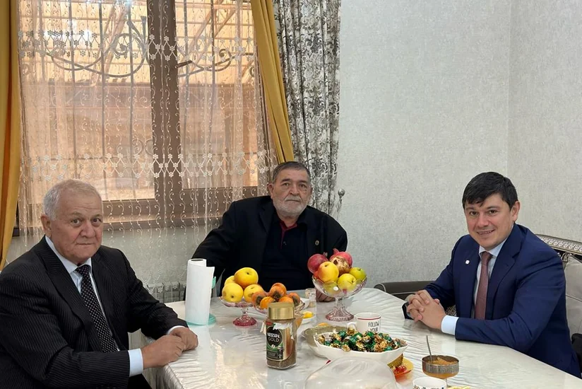 Fuad Muradov Bişkekdə Azərbaycan icması ilə görüş keçirib