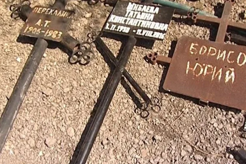 Qəbiristanlıqdan oğurluq edən ata və oğulun məhkəməsi başlayır