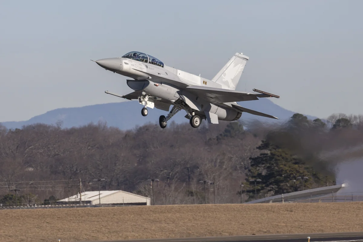 Danimarkanın müdafiə naziri F-16-ların satışı ilə bağlı Argentinaya gedib