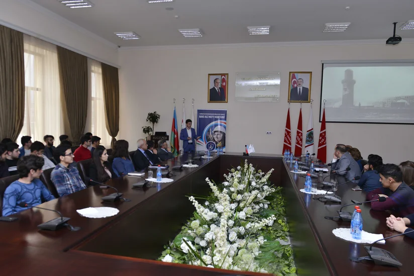 В Бакинской высшей школе нефти вспоминают жертв геноцида 31 марта