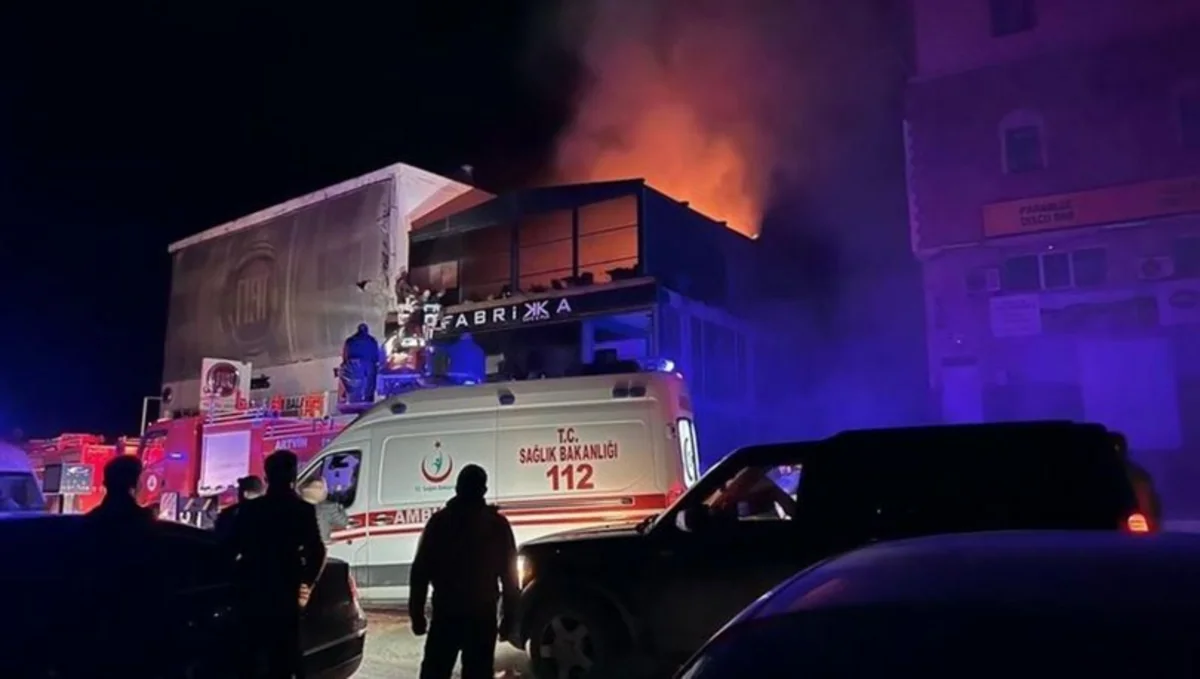 В Турции при пожаре пострадали восемь человек