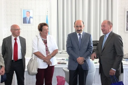 Əbülfəs Qarayev Avstriyanın Aviasiya Assosiasiyasının nümayəndə heyəti ilə görüşüb
