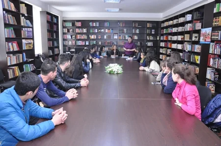​ADU-da 31 mart - Azərbaycanlıların Soyqırımı Gününə həsr olunmuş dəyirmi masa keçirilib