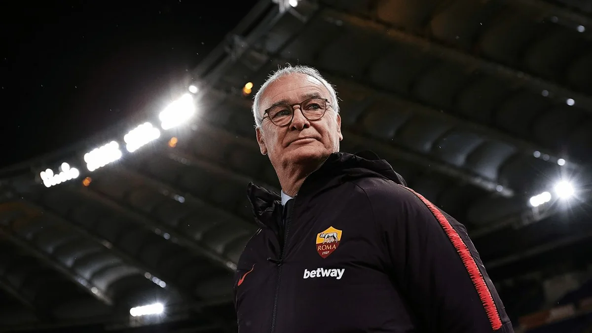 UEFA Romanın baş məşqçisini cərimələyib