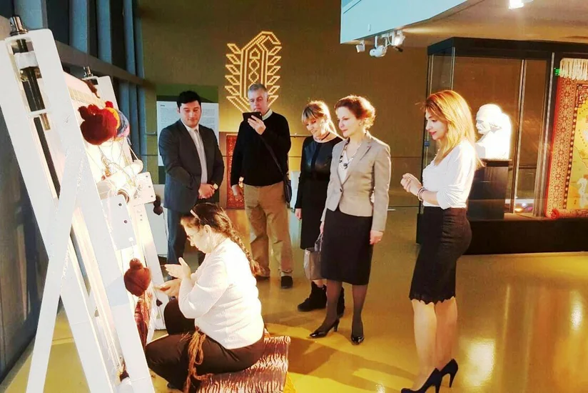 Fransanın Azərbaycandakı səfiri Xalça Muzeyində olub