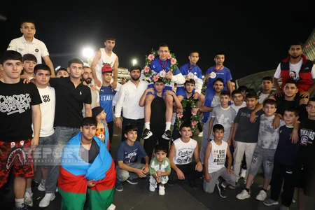 İtaliyada güləş üzrə Avropa çempionu olan Azərbaycan millisi Vətənə qayıdıb