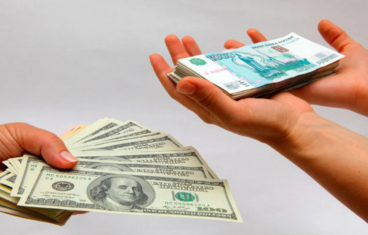 Rubl dollara qarşı möhkəmlənməyə davam edir