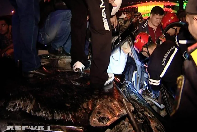 В результате ДТП в Баку водитель получил тяжелое ранение - ФОТО