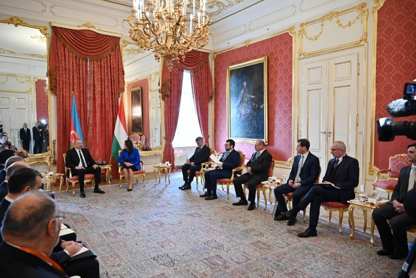 President Ilham Aliyev invites his Hungarian counterpart to visit Azerbaijan