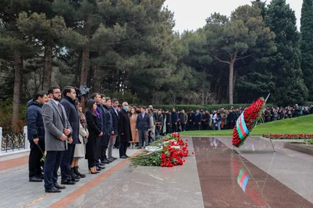 Gənclər təşkilatları ümummilli lider Heydər Əliyevin xatirəsini yad edib