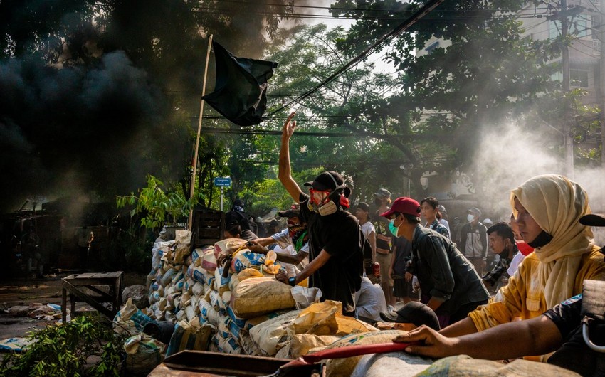 Myanmada hərbçilərlə mülki şəxslər arasında toqquşmalarda 98 nəfər öldürülüb