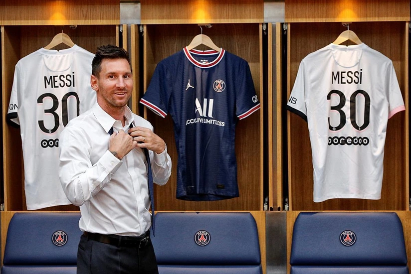 Lionel Messi's £92 PSG shirt sells out in record time
