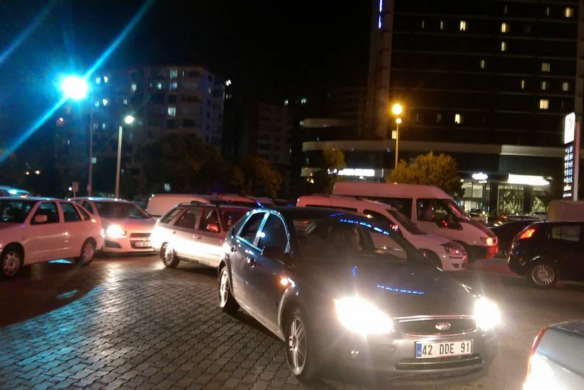 Ankara küçələrində əhali tanklara qarşı çıxıb, TRT binasını ələ keçirməyə çalışanlar zərərsizləşdirilib - FOTO - YENİLƏNİB
