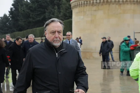 Xarici ölkələrin Azərbaycandakı səfirləri Şəhidlər xiyabanını ziyarət edib