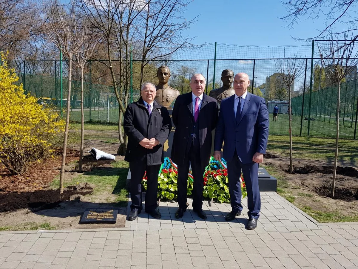 Elmar Məmmədyarov Azərbaycan və Polşanın müstəqilliklərinin 100 illiyi şərəfinə ağac əkib