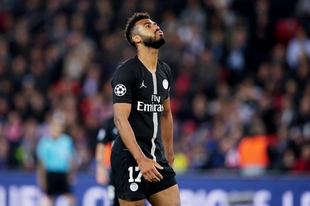 PSJ-nin hücumçusu əsrin hədəfdən yayınmasına imza atıb  - VİDEO