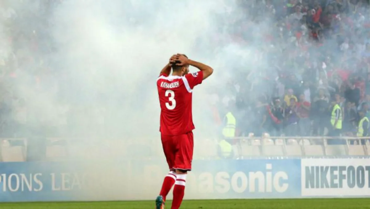 İranlı futbolçu azarkeşi döydüyü üçün cəzalanıb