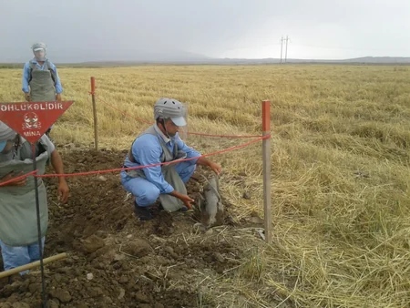 ​ANAMA 2 ədəd partlamamış hərbi sursat aşkar edib