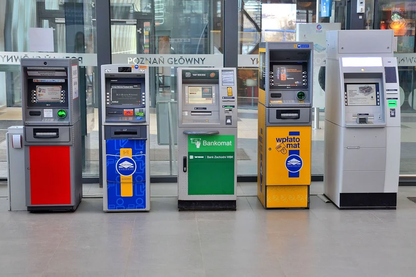 Bankomatlar paytaxtda artır, regionlarda azalır