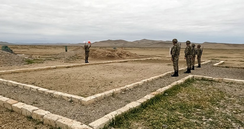 Hərbi vəzifəlilərlə praktiki məşğələlər keçirilir
