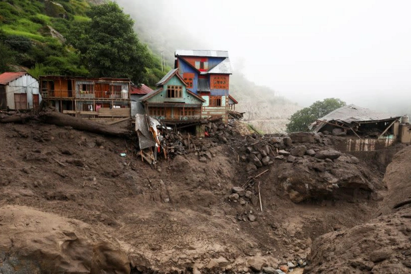 В Пакистане почти 200 человек погибли из-за проливных дождей и схода лавин