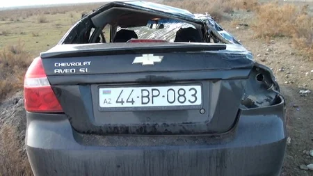 Salyanda avtomobil aşıb, ata və oğul xəsarət alıb