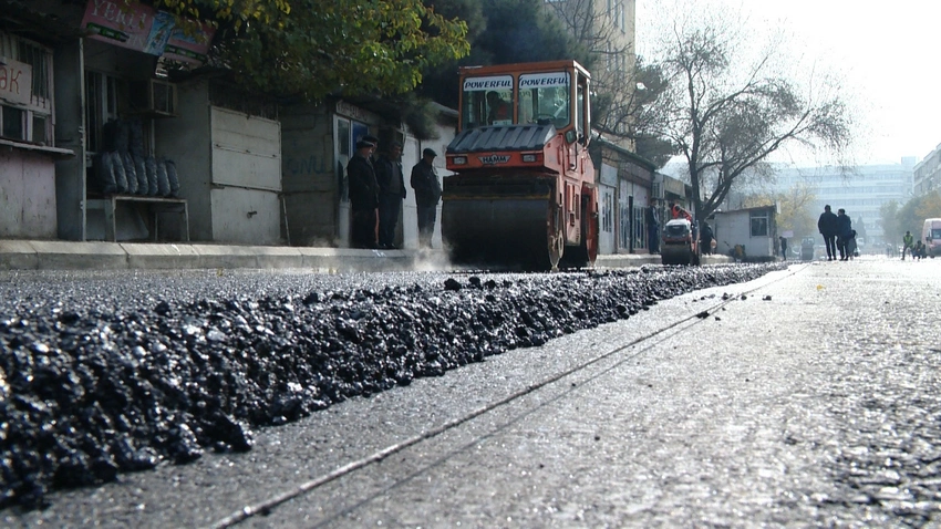 ​Binəqədi rayonunda daha iki küçənin təmirinə başlanılıb