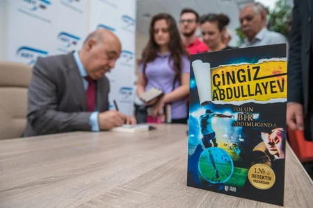 Bakı dəmir yolu vağzalında Xalq yazıçısı Çingiz Abdullayevlə görüş keçirilib - VİDEO