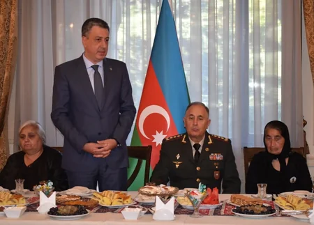Azərbaycan Ordusunun Baş Qərargah rəisi Tbilisidə şəhid ailələri ilə görüşüb