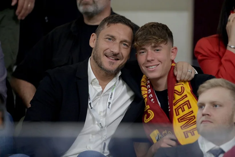 Tottinin oğlu futbolçu karyerasını 19 yaşında bitirib