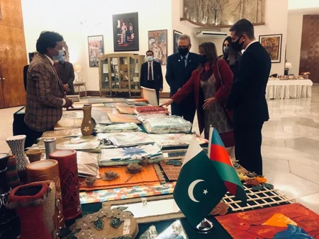 Pakistan Prezidenti Heydər Əliyev Fondunun göndərdiyi əlil arabalarının təqdim olunmasında iştirak edib