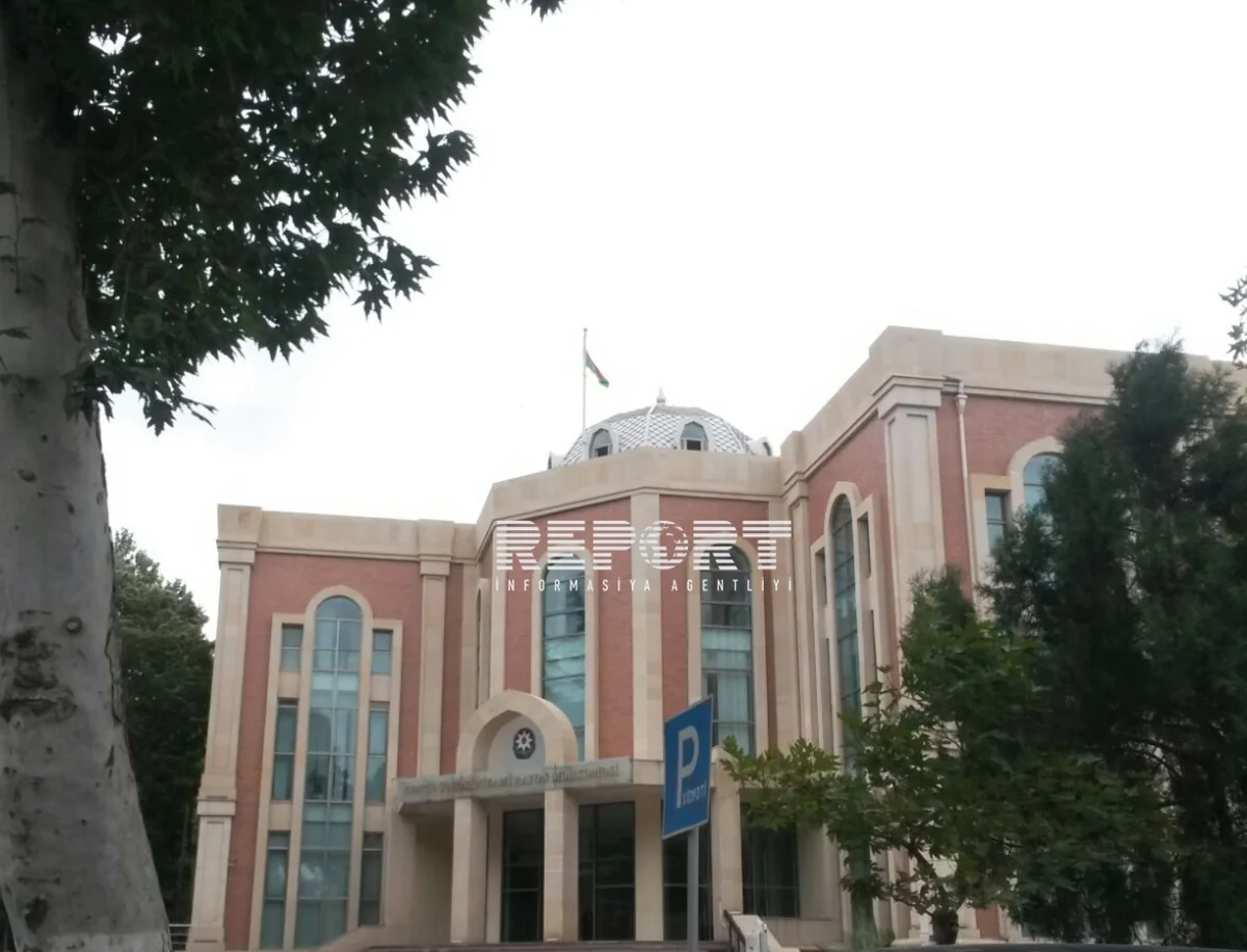 Məhkəmədə məğlub olan şəxs qarşı tərəfin vəkilinə 6 bıçaq zərbəsi vurub