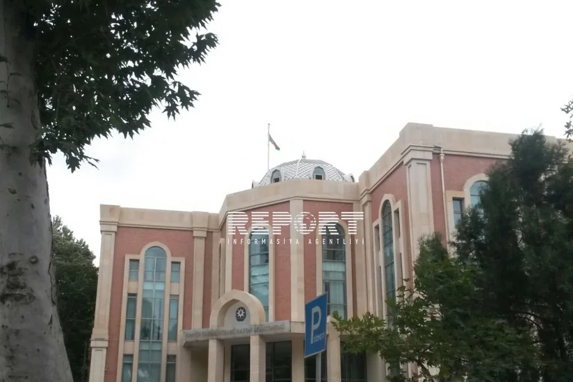 Məhkəmədə məğlub olan şəxs qarşı tərəfin vəkilinə 6 bıçaq zərbəsi vurub