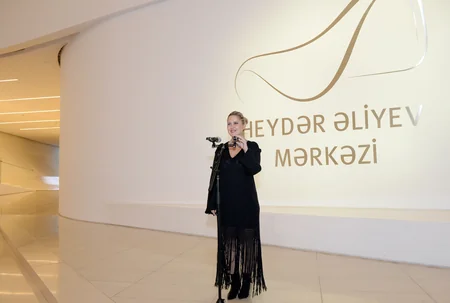 Heydər Əliyev Mərkəzində türkiyəli rəssam Devrim Erbilin sərgisi açılıb