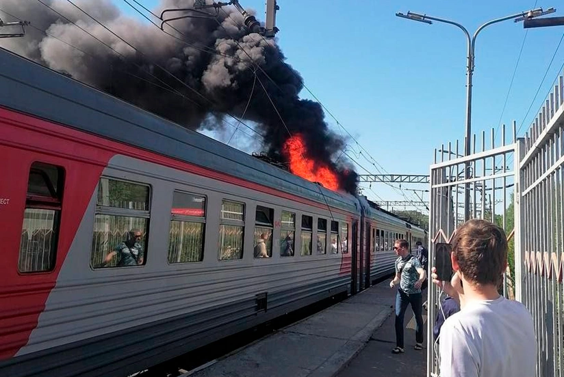 Moskva vilayətində elektrik qatarı yanıb