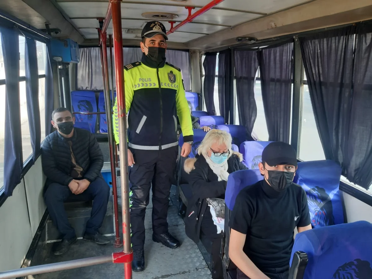 Neftçalada avtobus və taksilərdə tibbi maskadan istifadə ilə bağlı reyd keçirilib
