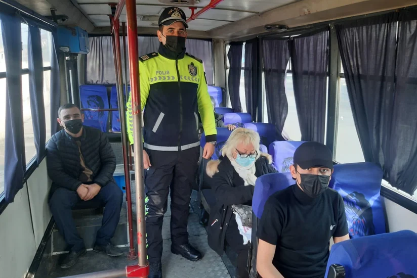 Neftçalada avtobus və taksilərdə tibbi maskadan istifadə ilə bağlı reyd keçirilib