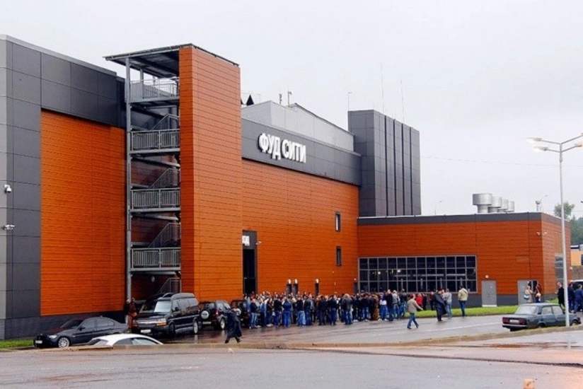 Moskvada “Fud-siti” bazasında namaz qılan azərbaycanlılar cərimələnir