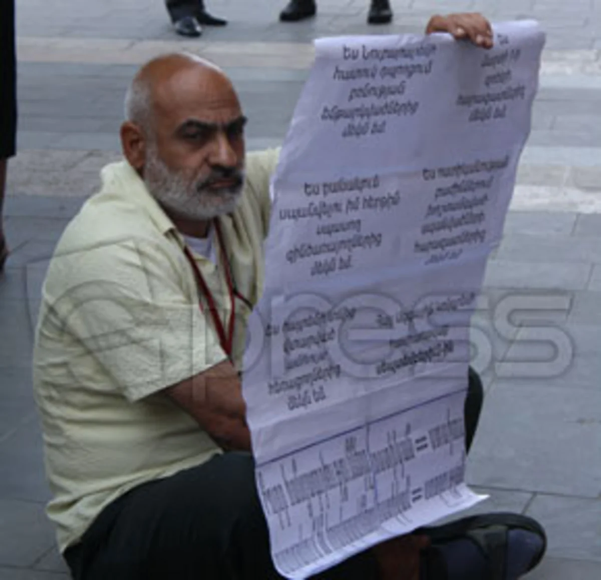 ​Ermənistanda etirazçının şüarı: Serjik qatil, cinayətkar və əclafdır