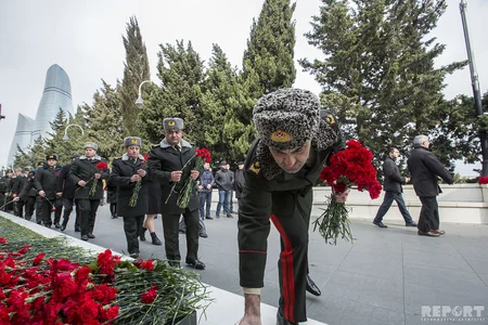 Azərbaycan xalqı 20 Yanvar şəhidlərini yad edir - FOTOREPORTAJ