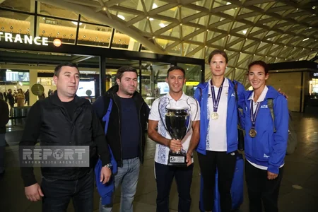 Azərbaycanın Avropa Kubokunun qalibi olmuş voleybolçuları Vətənə qayıdıb