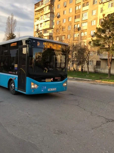 Bakıdakı 2 marşrut xəttində yeni avtobuslar istifadəyə verilib