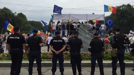 ​В Молдове тысячи людей вышли на антиправительственный митинг - ВИДЕО