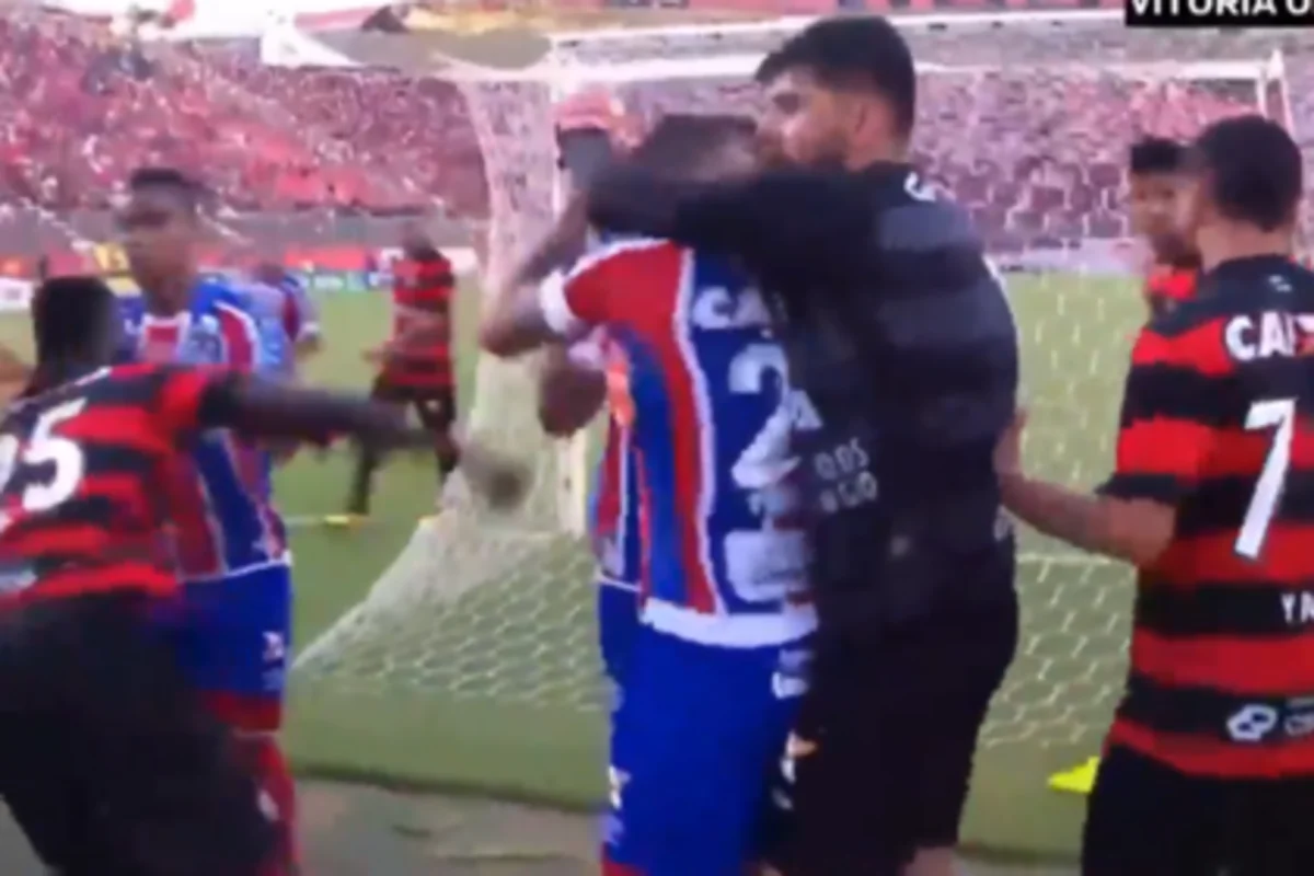 Braziliyada matç zamanı hakim 9 futbolçunu meydandan qovub