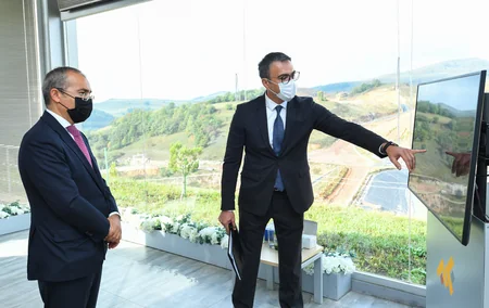 İqtisadiyyat naziri dəmir filizi və qızıl yataqları ilə tanış olub