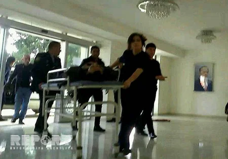 Lənkəranda avtomobil yoldan çıxaraq aşıb: xəsarət alan var - FOTO