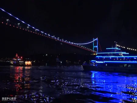 İstanbulun məşhur asma körpüsü Azərbaycan bayrağının rəngləri ilə işıqlanıb - FOTO - VİDEO