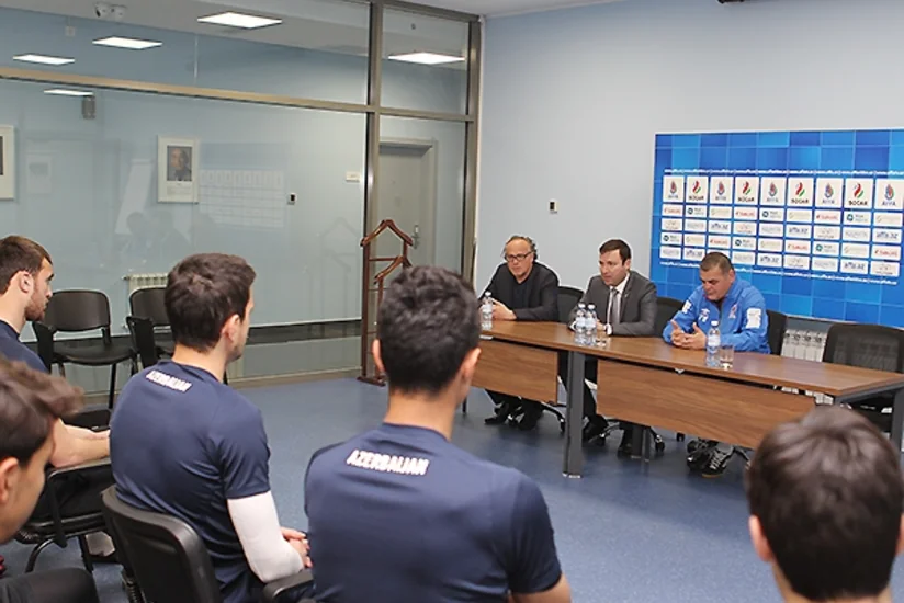 AFFA-nın baş katibi İslamiadada iştirak edəcək yığma üzvləri ilə görüşüb