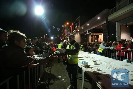 Yunanıstanda Yeni il münasibəti ilə 70 metr uzunluğunda tort bişirilib
